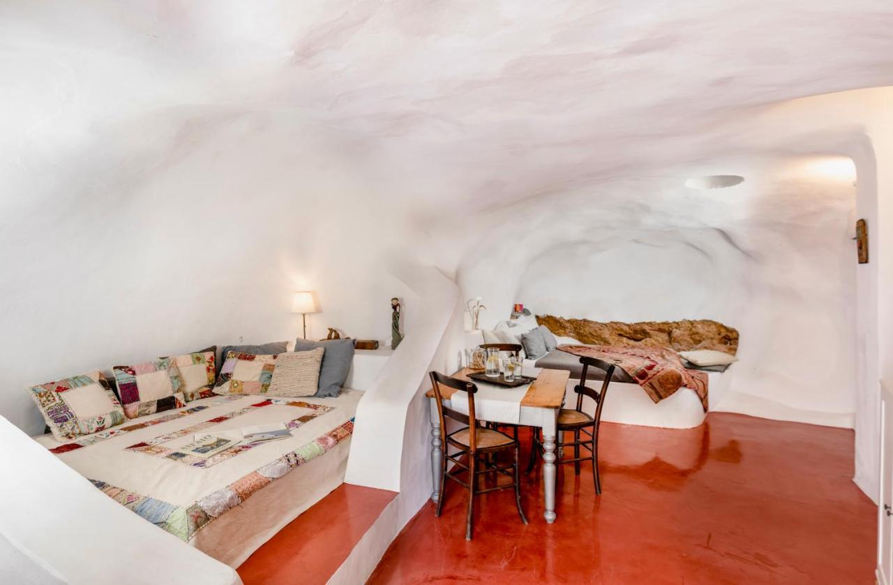 Traditional Farmers Caves Emporio  Extérieur photo