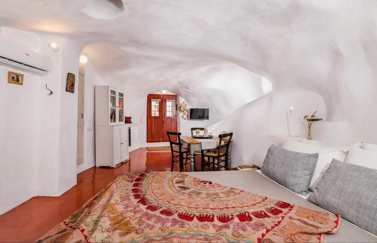 Traditional Farmers Caves Emporio  Extérieur photo