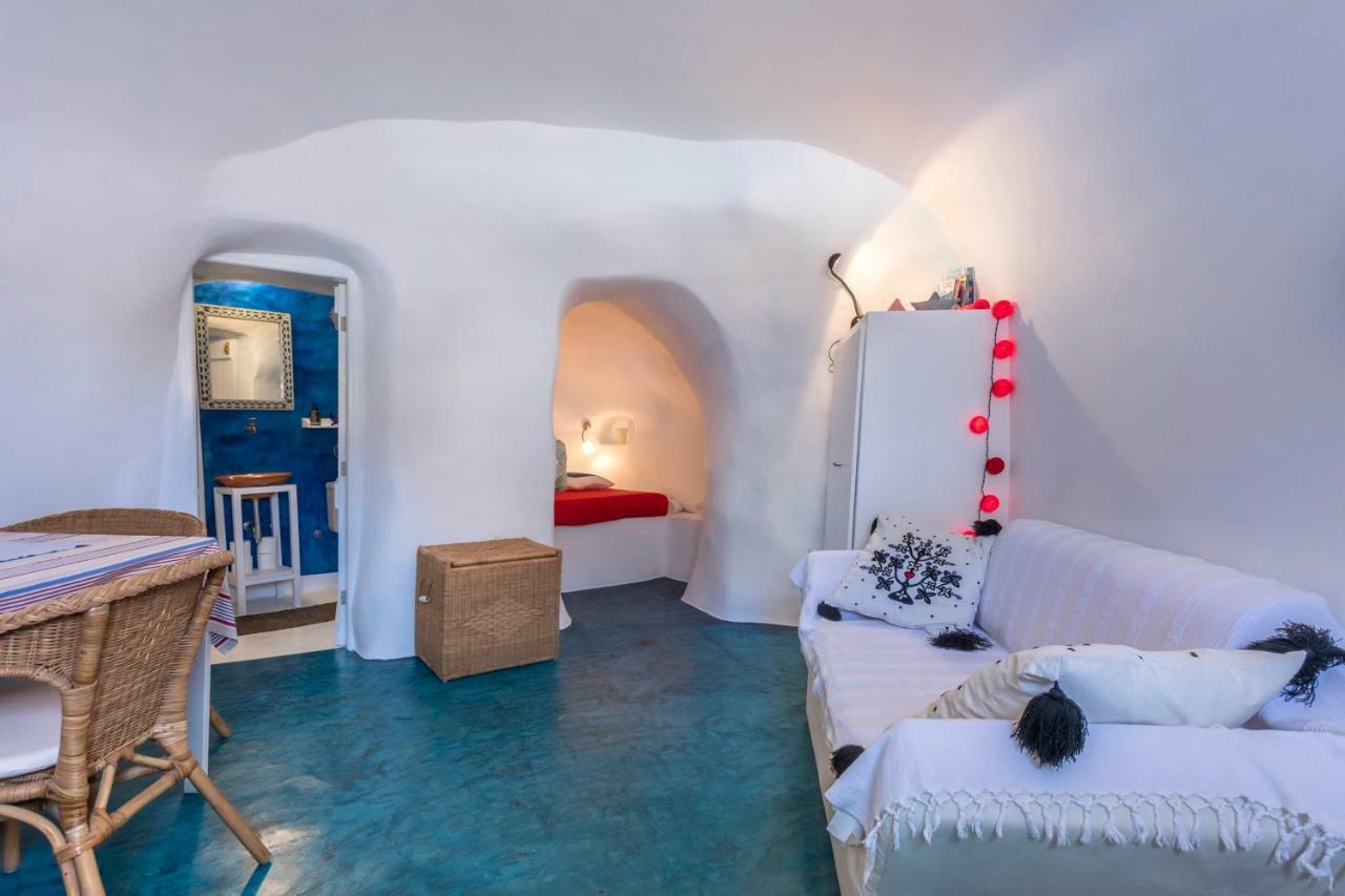 Traditional Farmers Caves Emporio  Extérieur photo