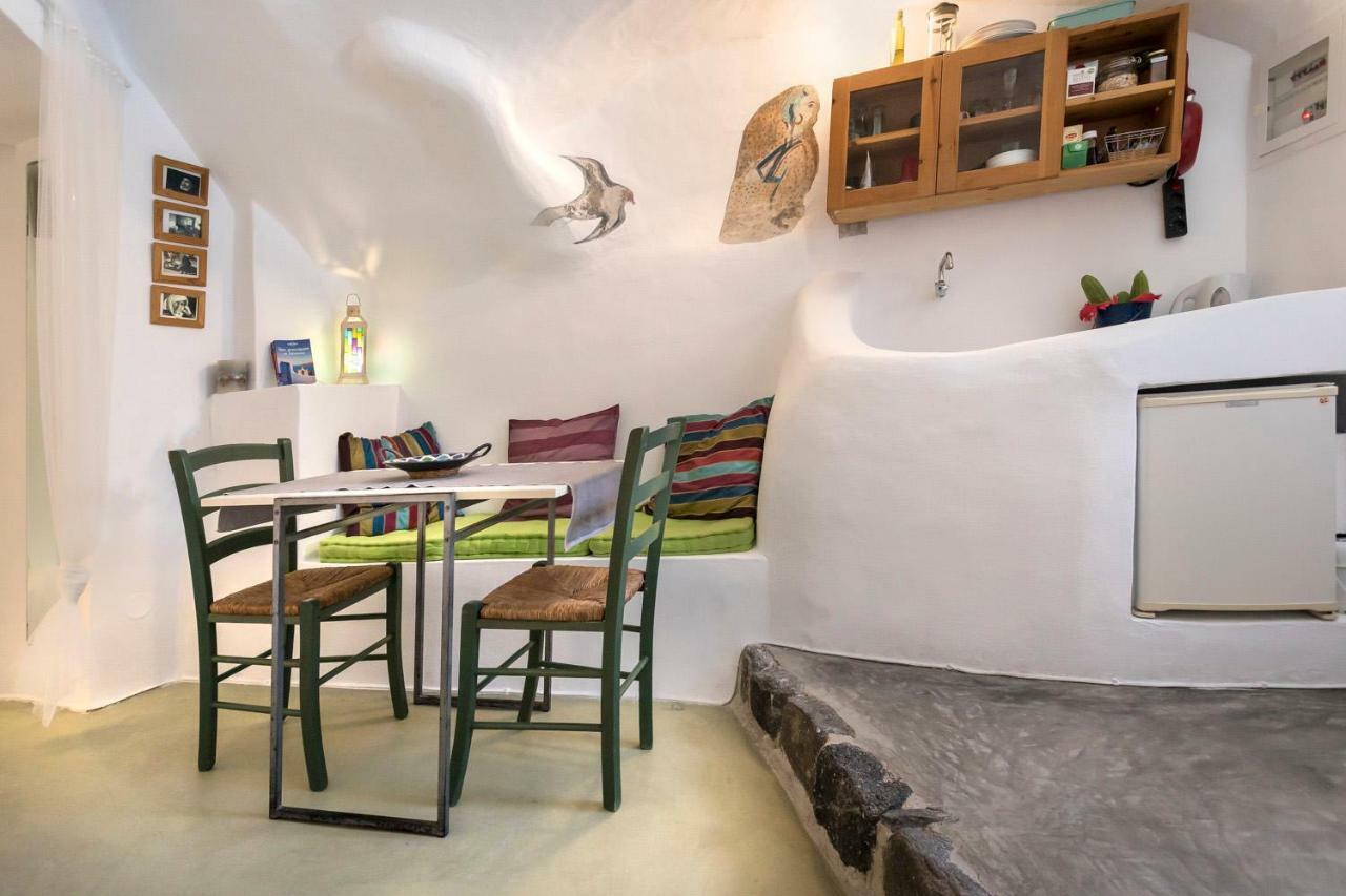 Traditional Farmers Caves Emporio  Extérieur photo